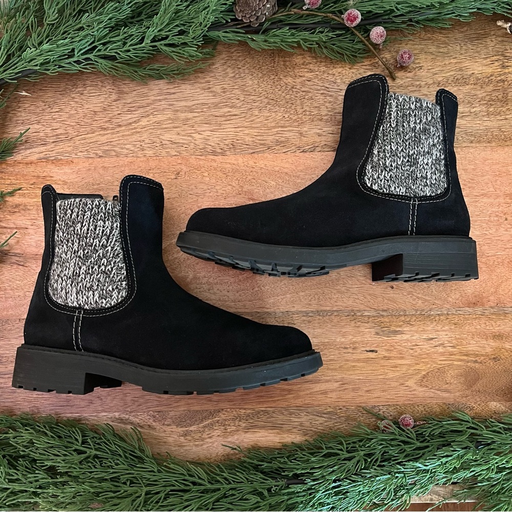 Clarks Opal Sky Black Suede Chelsea Boots Women's Size 8.5 M